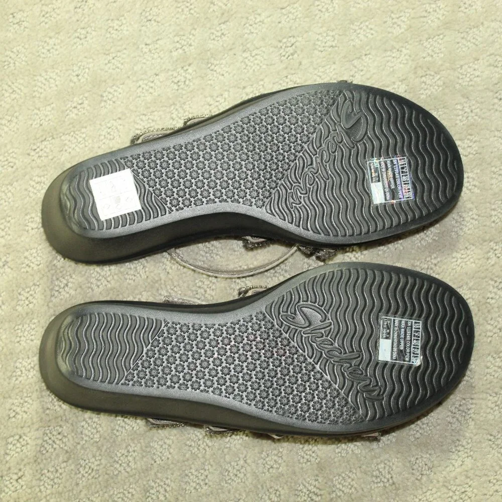 NWOT Cali Skechers Luxe Foam Women's 10 Beaded Silver Slip On 2.75